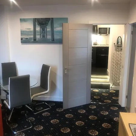 Shores Holiday Apartments Blackpool Esterno foto